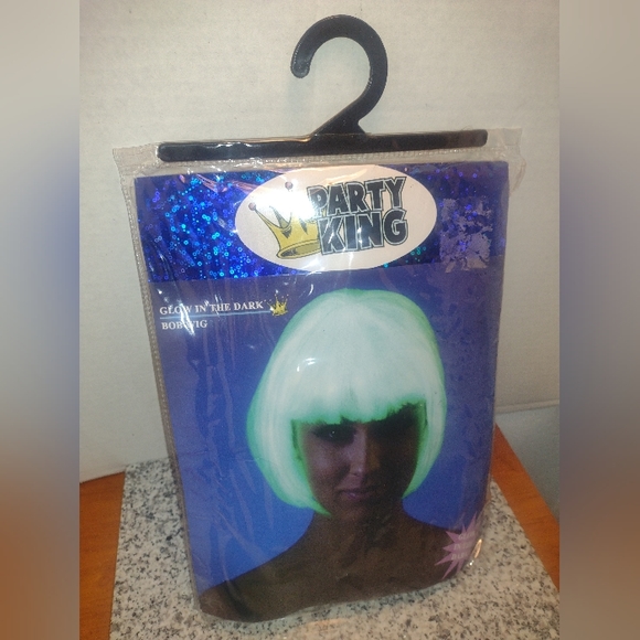 Glow In The Dark Halloween Adult Size Bob Wig - Picture 2 of 6